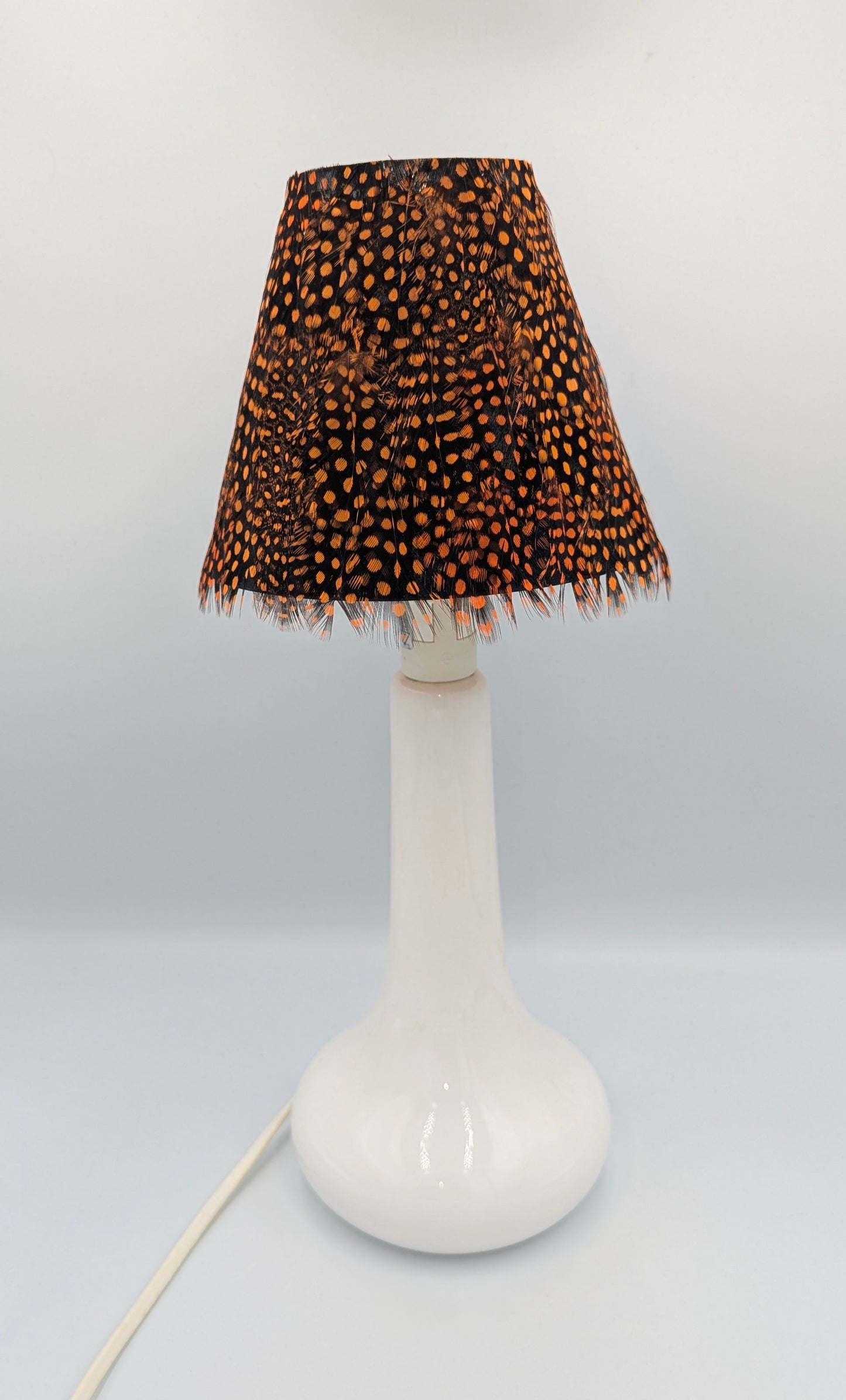 Abat-jour Conique en plumes de PINTADE DE NUMIDIE